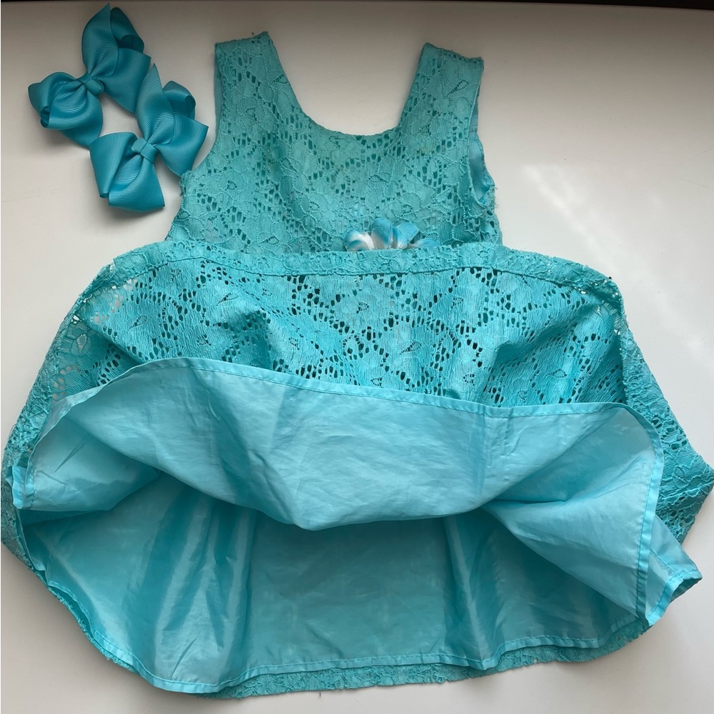 Beautiful sleeveless lace dress with lining.